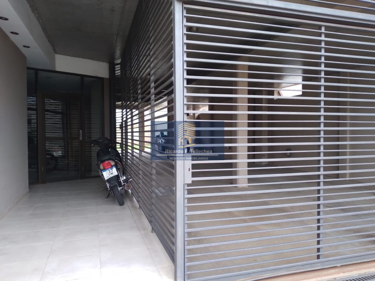 Cochera semicubierta